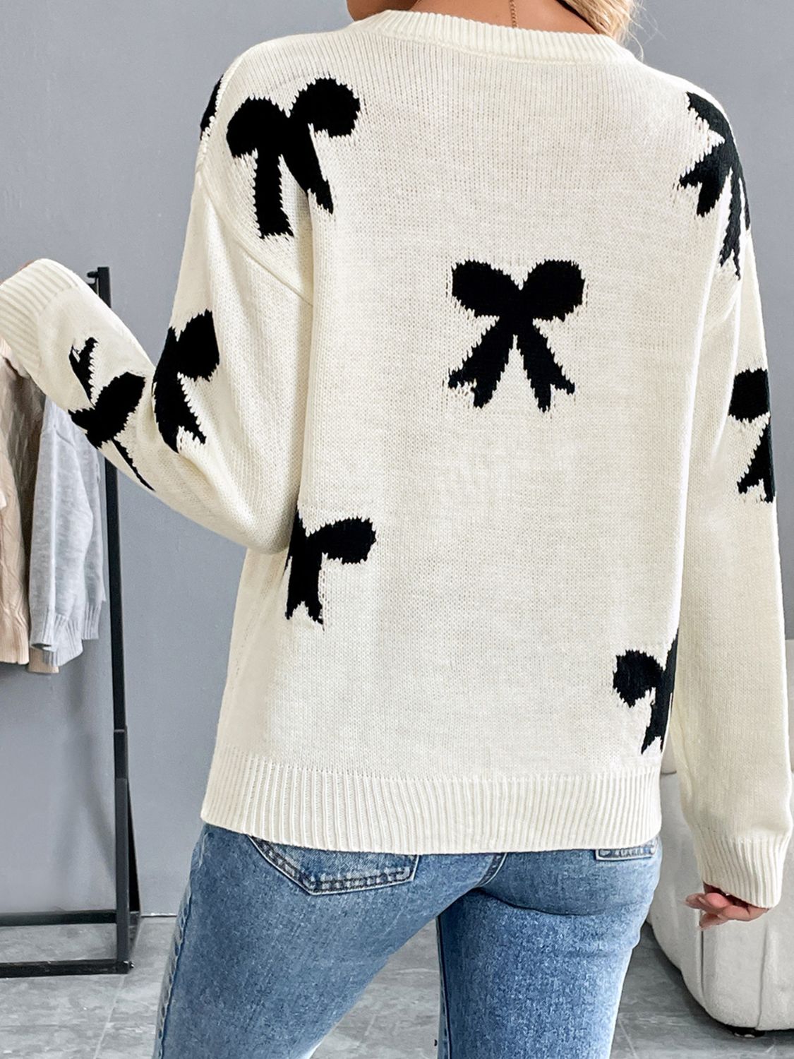 Perfect Bow Graphic Sweater