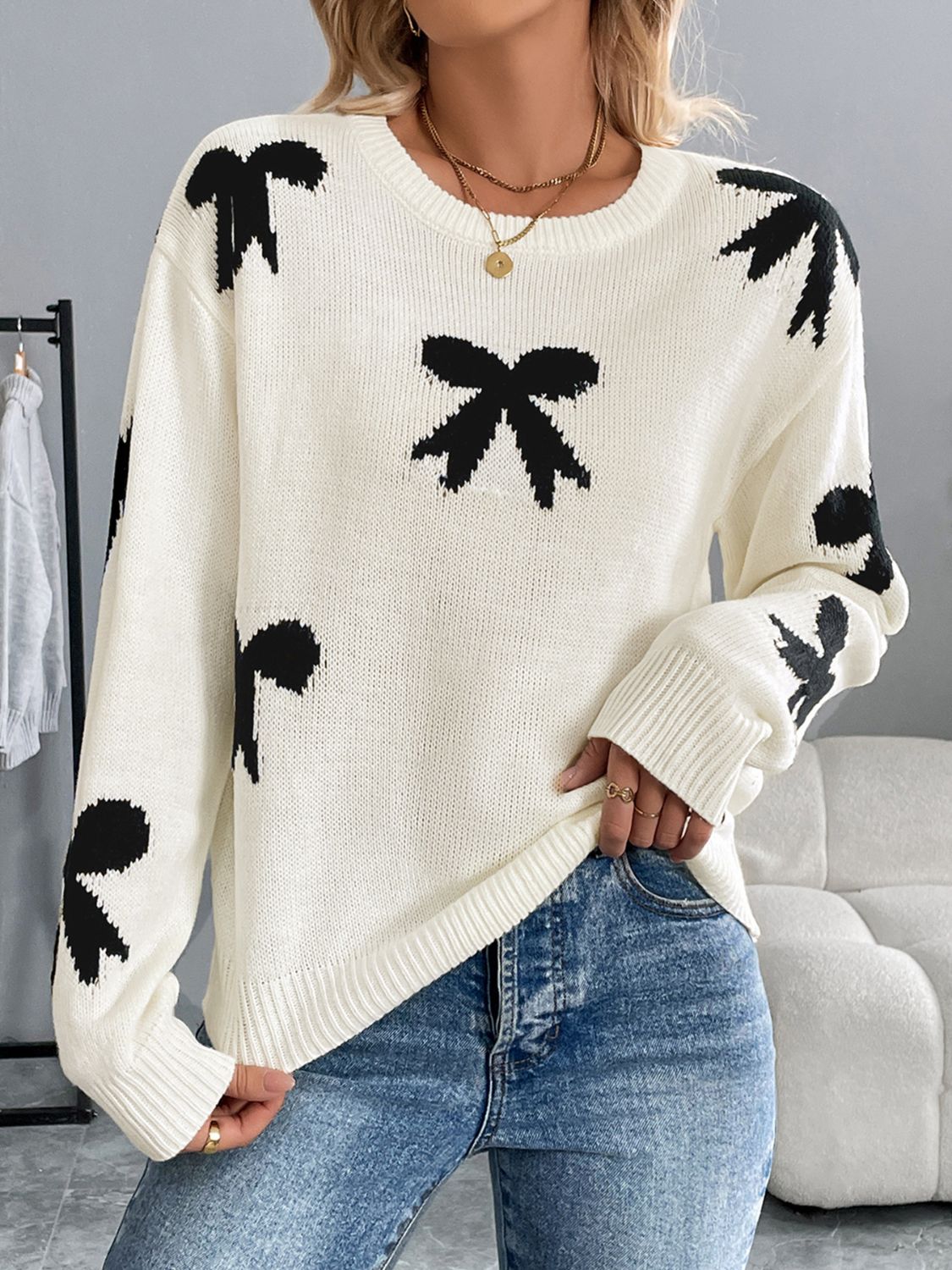 Perfect Bow Graphic Sweater